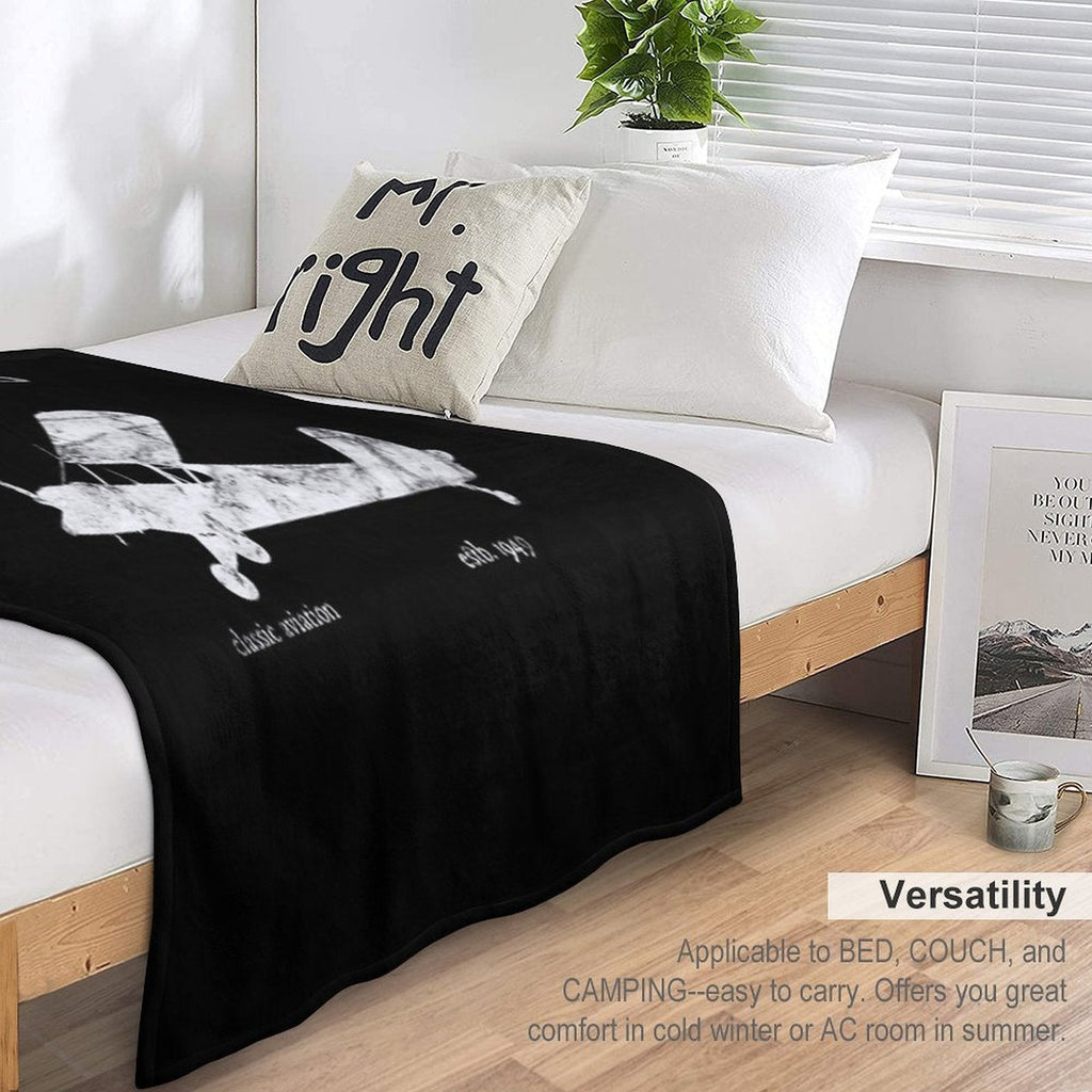 PA-18 Super Cub Airplane Classic Vintage Design Throw Blanket