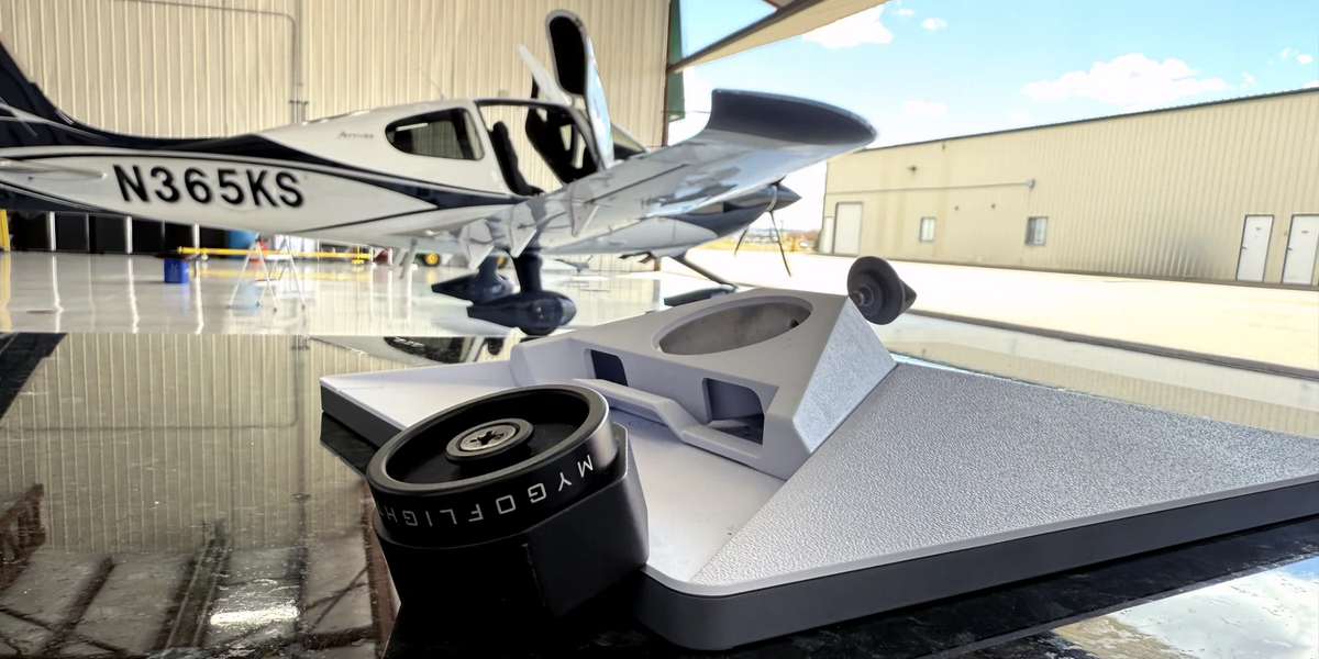 Aircraft in hangar with MyGoFlight mount